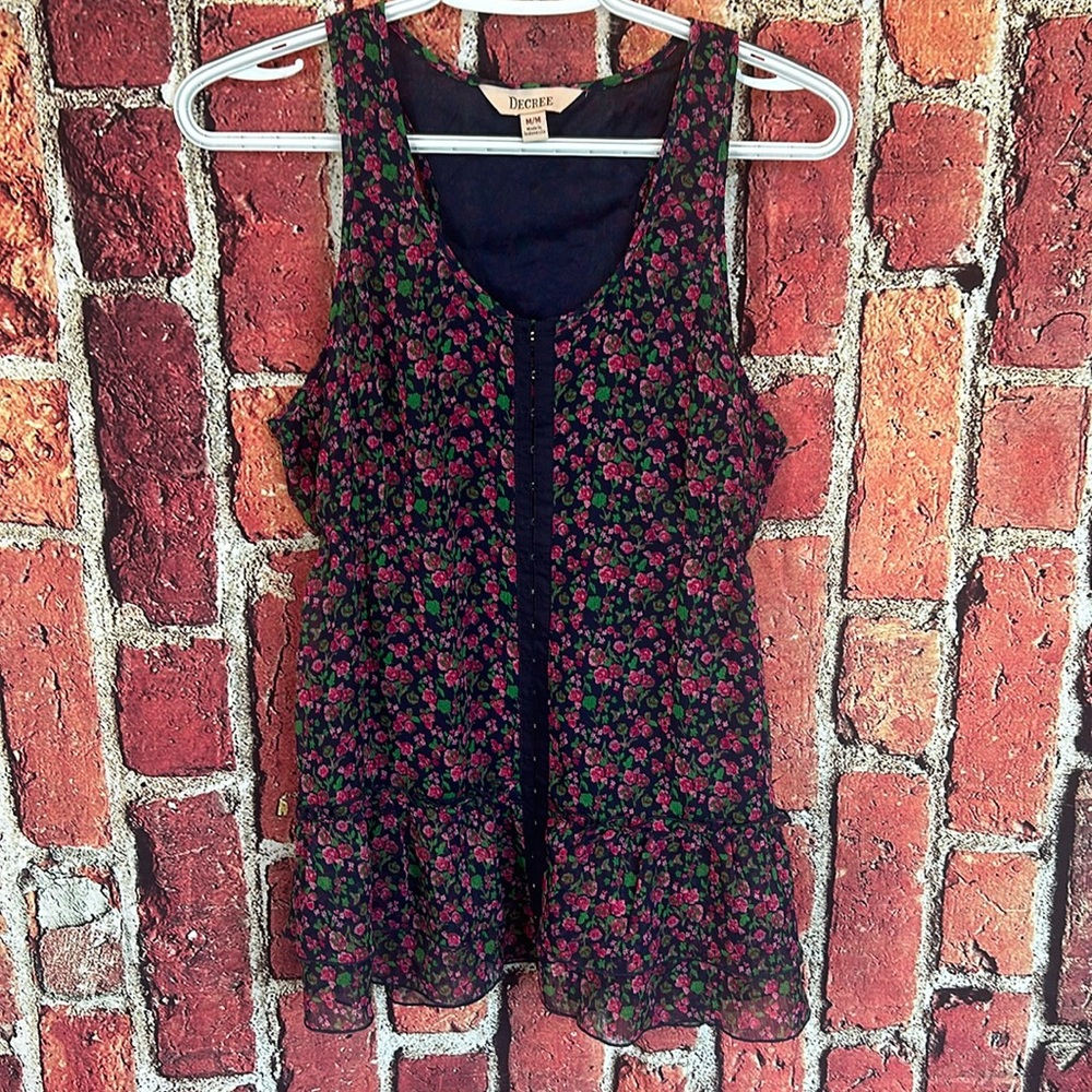 Decree Floral women’s Blouse Top sleeveless size medium